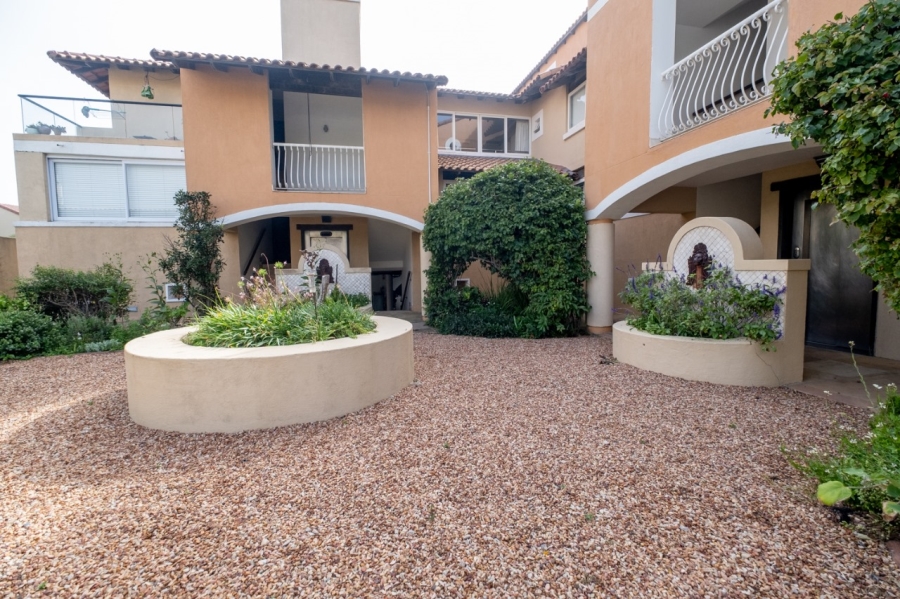 To Let 4 Bedroom Property for Rent in Port St Francis Eastern Cape